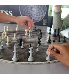 Chess For Three - Σκάκι για Τρεις - Μια Νέα Διάσταση στο Κλασικό Παιχνίδι