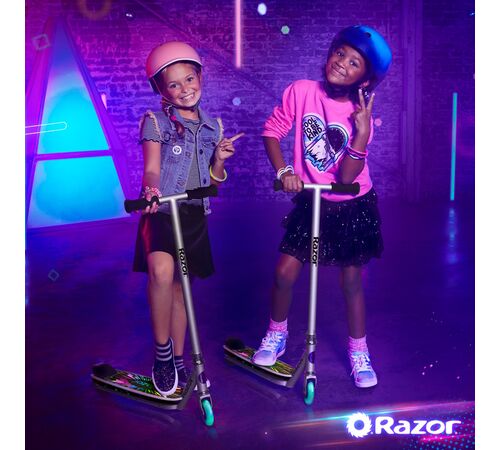 Razor Παιδικό Ηλεκτρικό Πατίνι Color Rave με μέγιστη ταχύτητα 12 km/h κατάλληλο για παιδιά 8 ετών και άνω σε χρώμα Silver